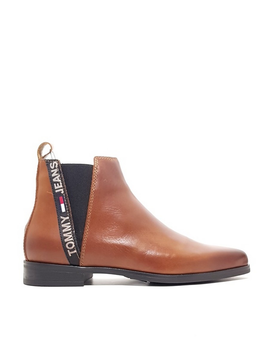 WOMEN BOΟTIES TOMMY HILFIGER ESSENTIAL POINTY CHELSEA BOOT EN0EN01068-GVI BROWN LEATHER