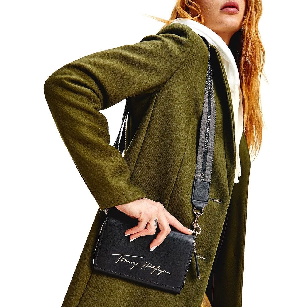 Women Bag Tommy Hilfiger Iconic Tommy Crossover Sing AW0AW10461-BDS Black Eco Leather