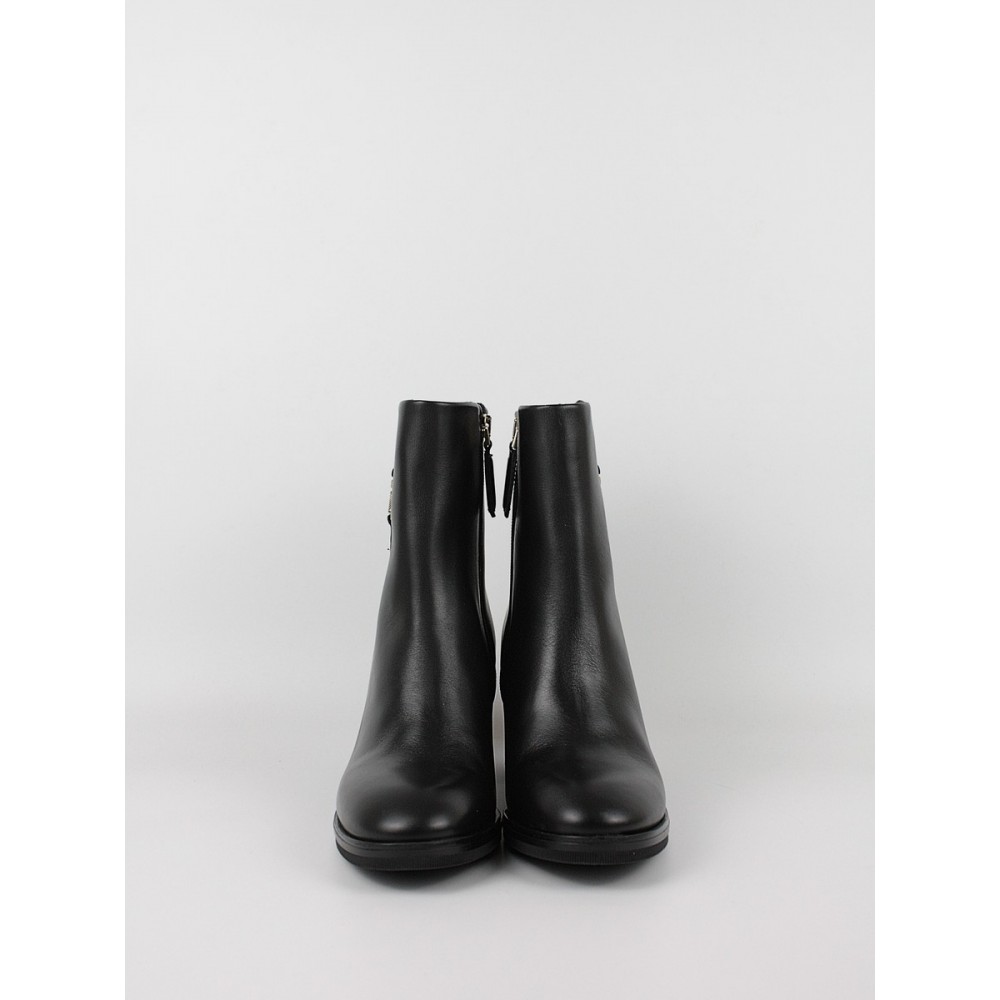 Γυναικεία Μποτάκι Tommy Hilfiger Feminine Th Hardwear Mid Bootie FM0FM07539-BDS Μαύρο Γυναικεία Μποτάκι Tommy Hilfiger Feminine Th Hardwear Mid Bootie FM0FM07539-BDS Μαύρο