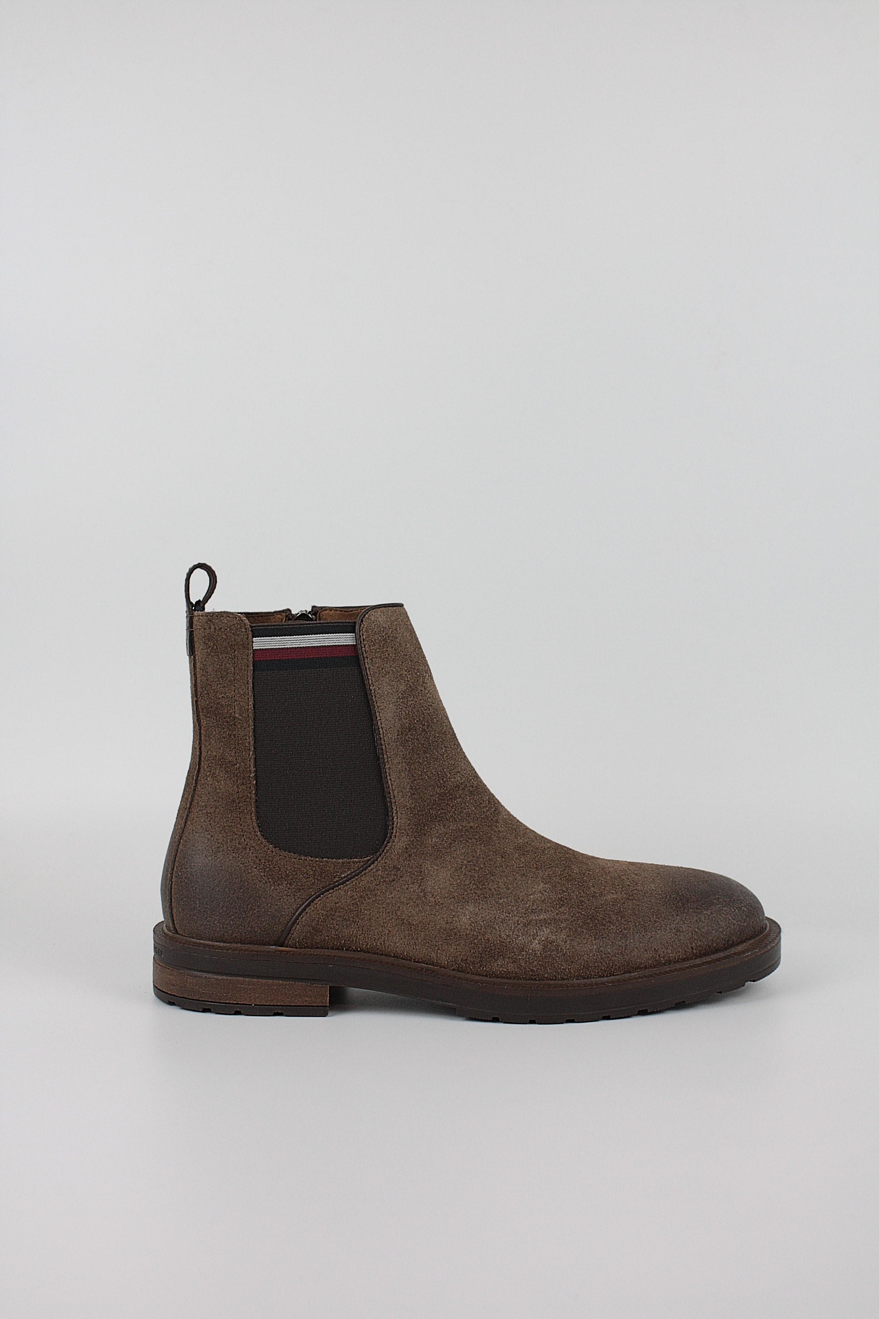 Men BootTommy Hilfiger Cleated Hilfiger Suede Chelsea FM0FM05560-GV0 Legacy Brown