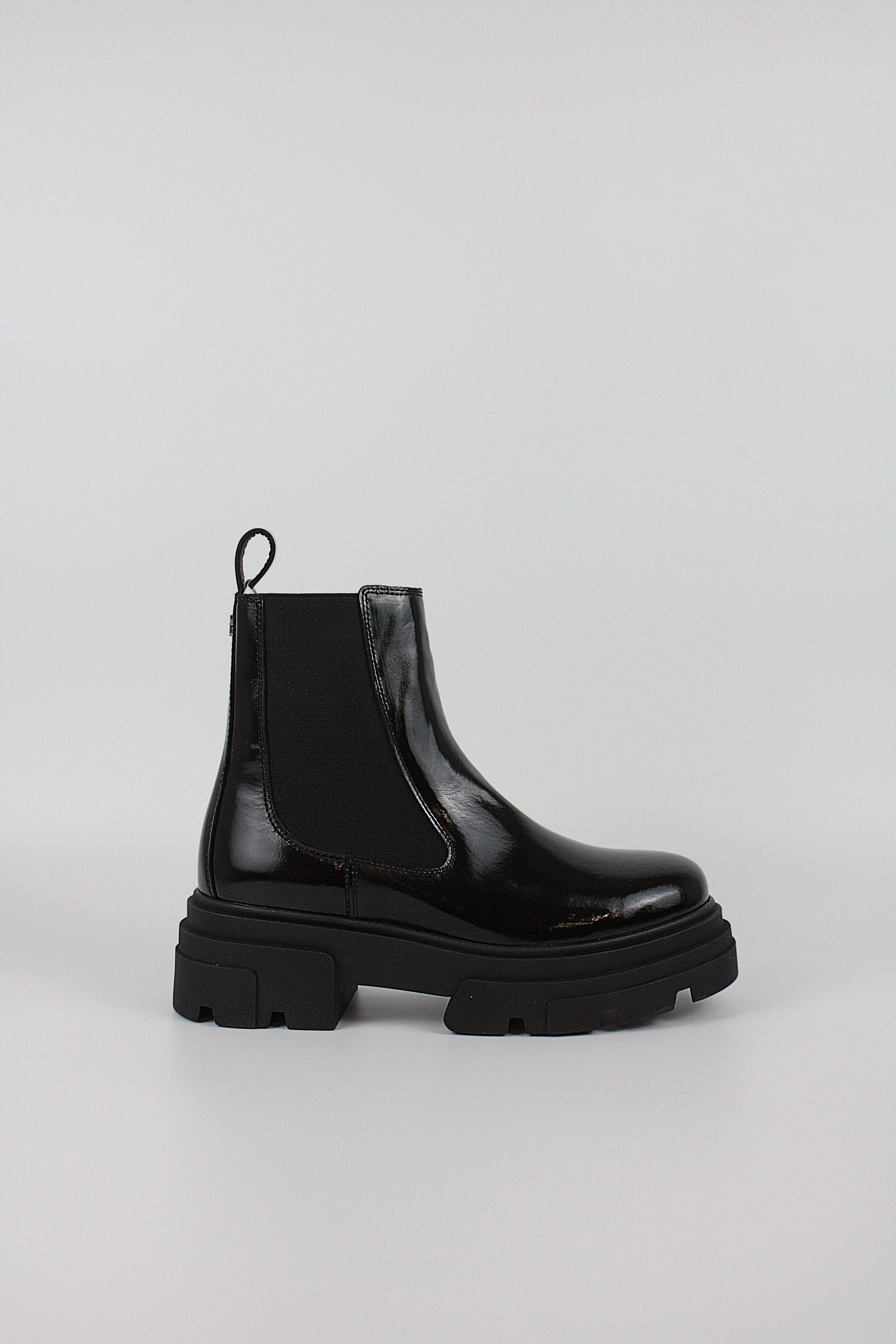 Women BootiesTommy Hilfiger Th Shiny Leather Chelsea FW0FW09042-BDS Black