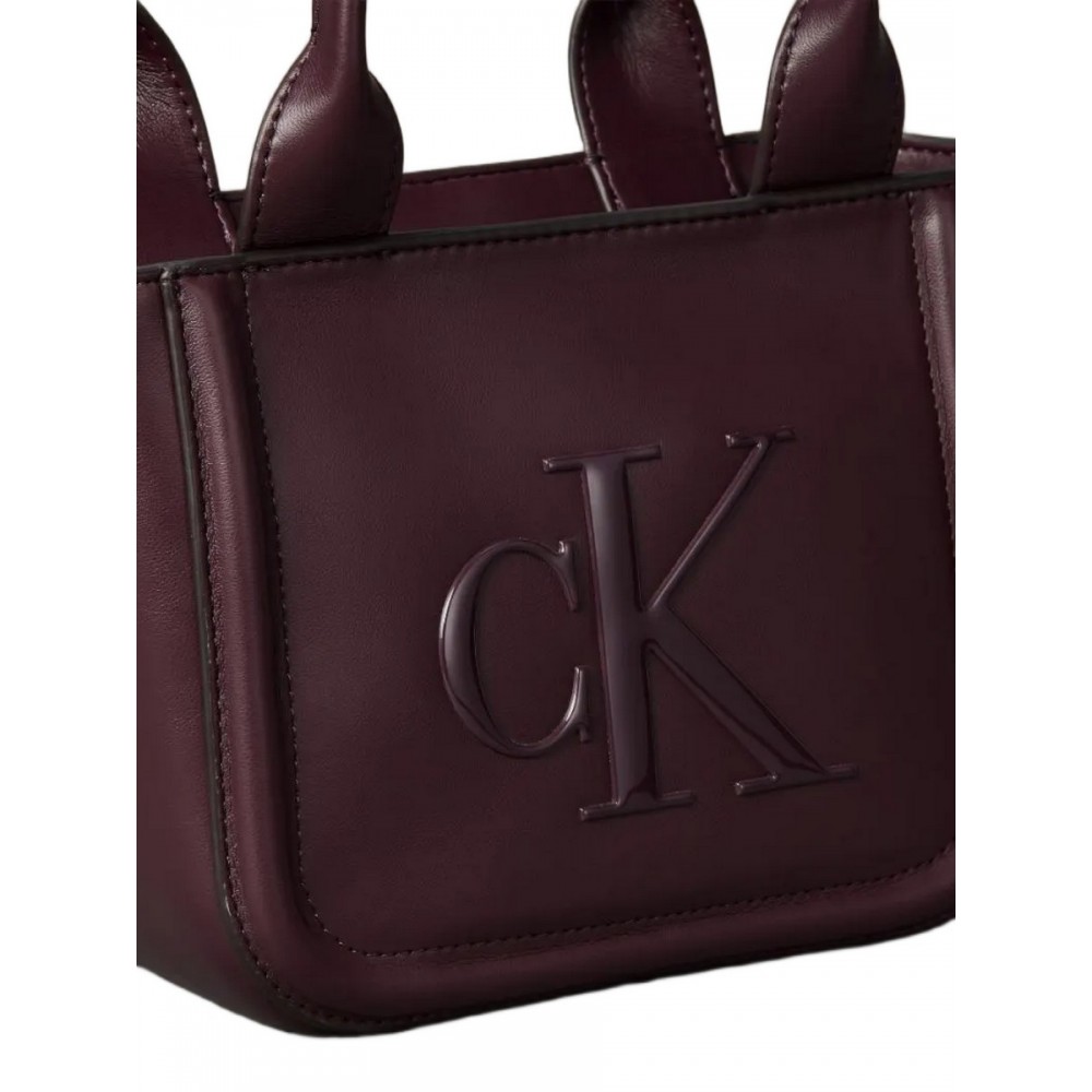 Γυναικεία Τσάντα Calvin Klein Raised Ck Small Tote With Strap LV04F3219G-BAP Μπορντό Γυναικεία Τσάντα Calvin Klein Raised Ck Small Tote With Strap LV04F3219G-BAP Μπορντό