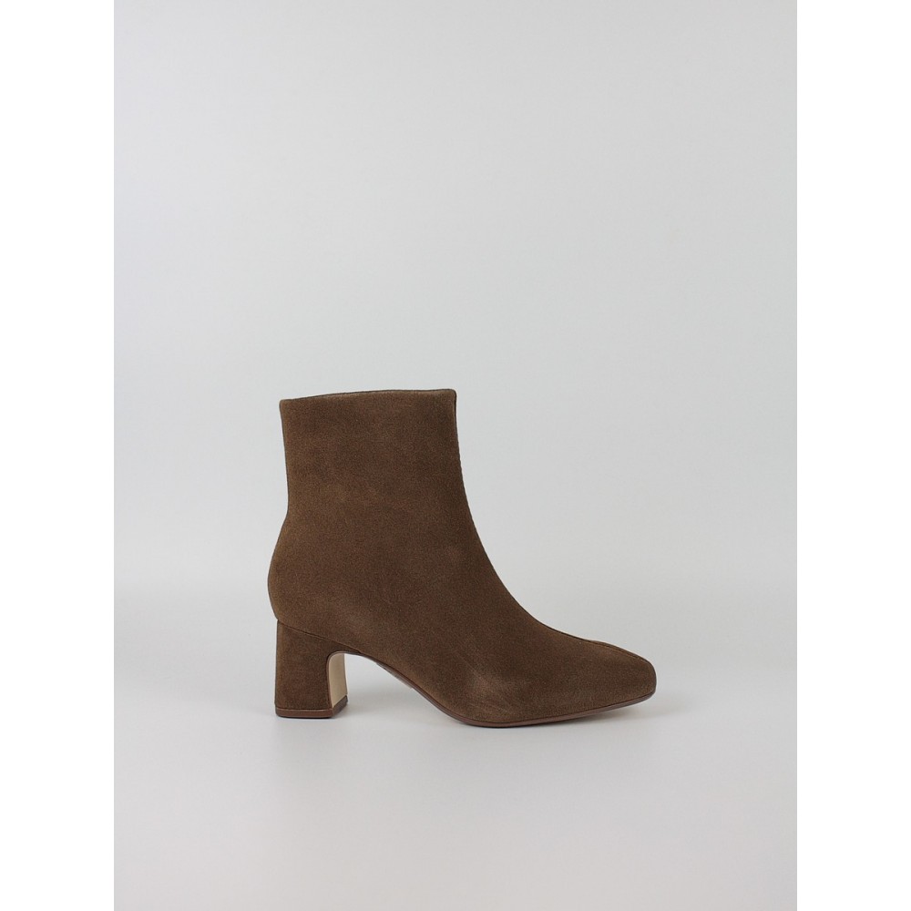 Women Boot Clarks Fernie Zip 26182936 Walnut