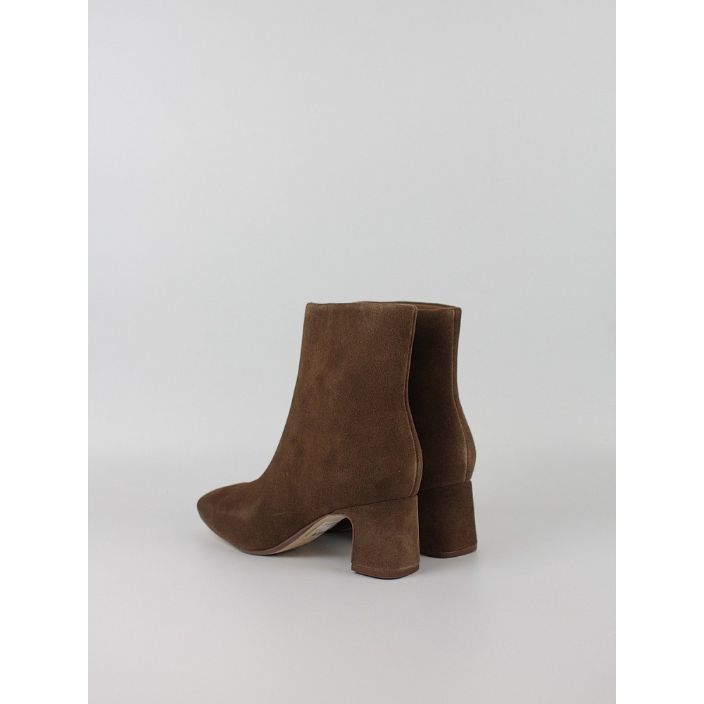 Women Boot Clarks Fernie Zip 26182936 Walnut