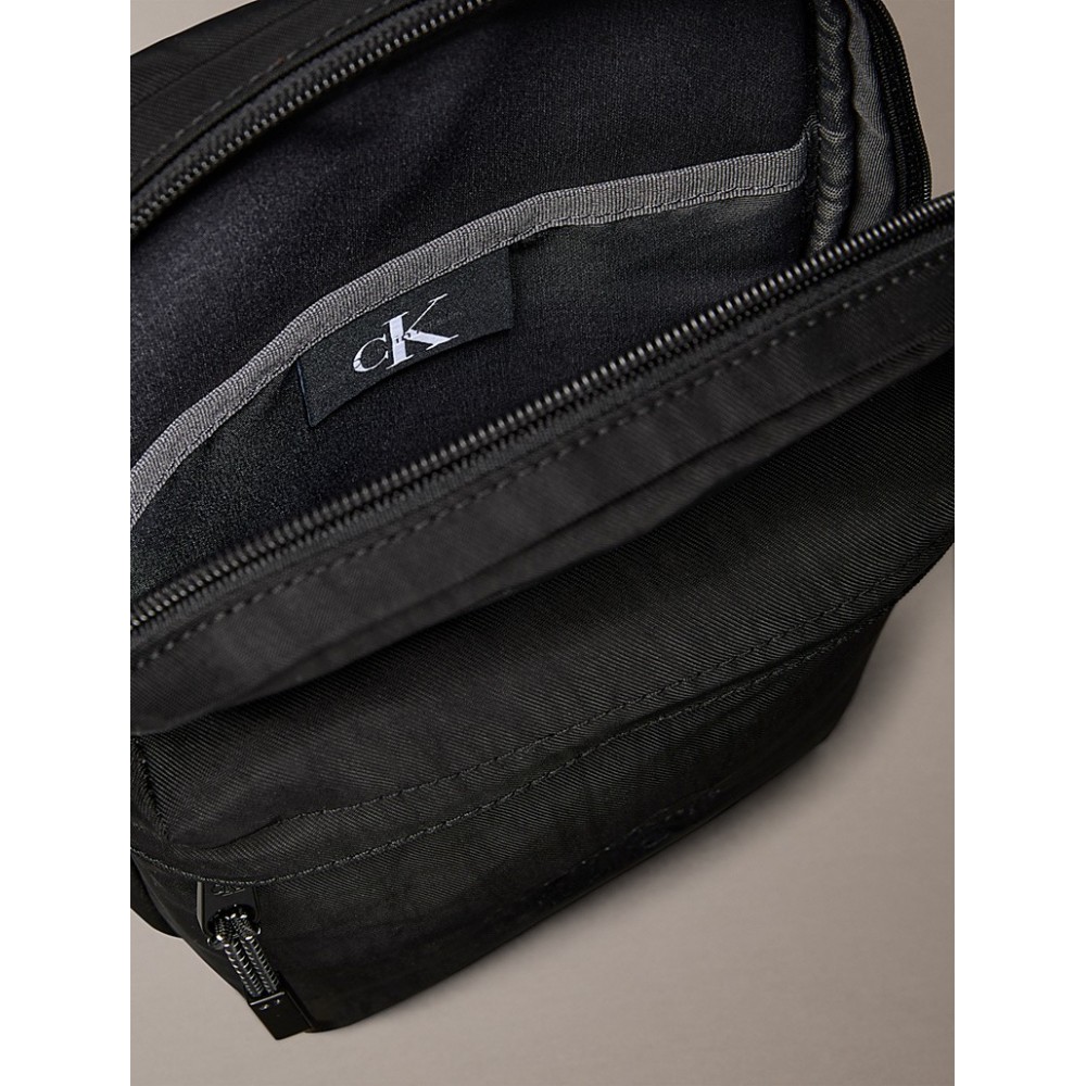 Ανδρικό Τσαντάκι Calvin klein Bold Sling LV04D3380G-UB1 Μαύρο